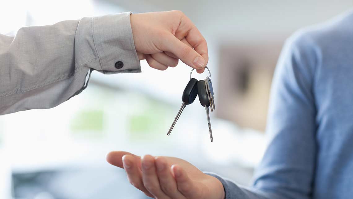 Když jste se dobře bavili, neriskujte a nechte sebe, své nejbližší i své auto odvézt zkušeným řidičem v pořádku domů. Zdraví i řidičák máte jen jedno...